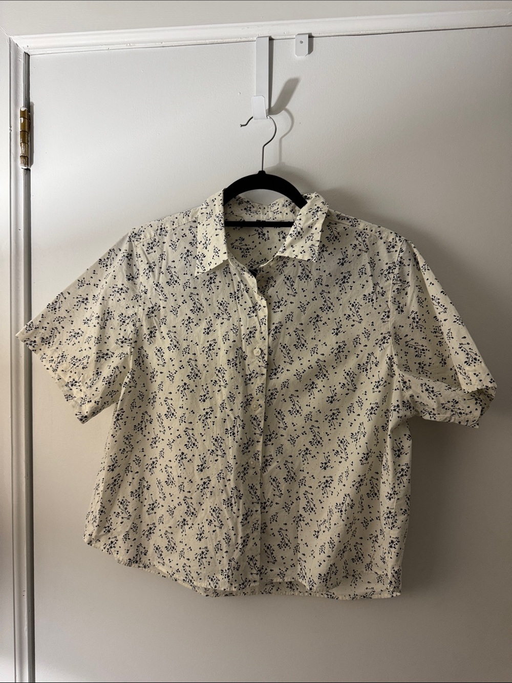 Uniqlo Cream Short-Sleeve Button-Down Shirt with Navy Floral Print